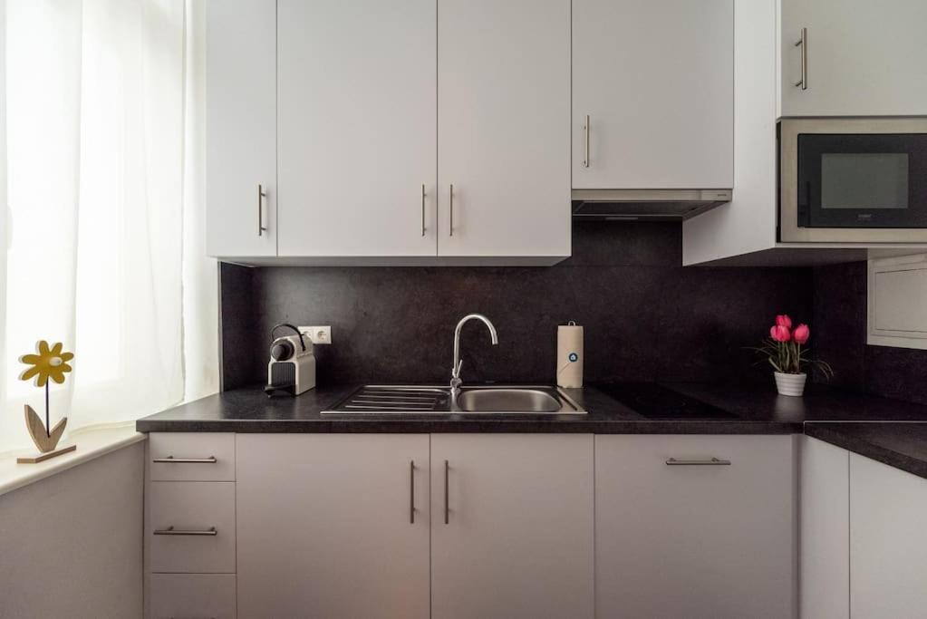 Pristine 1Br Steps From City By Hm Виена Екстериор снимка