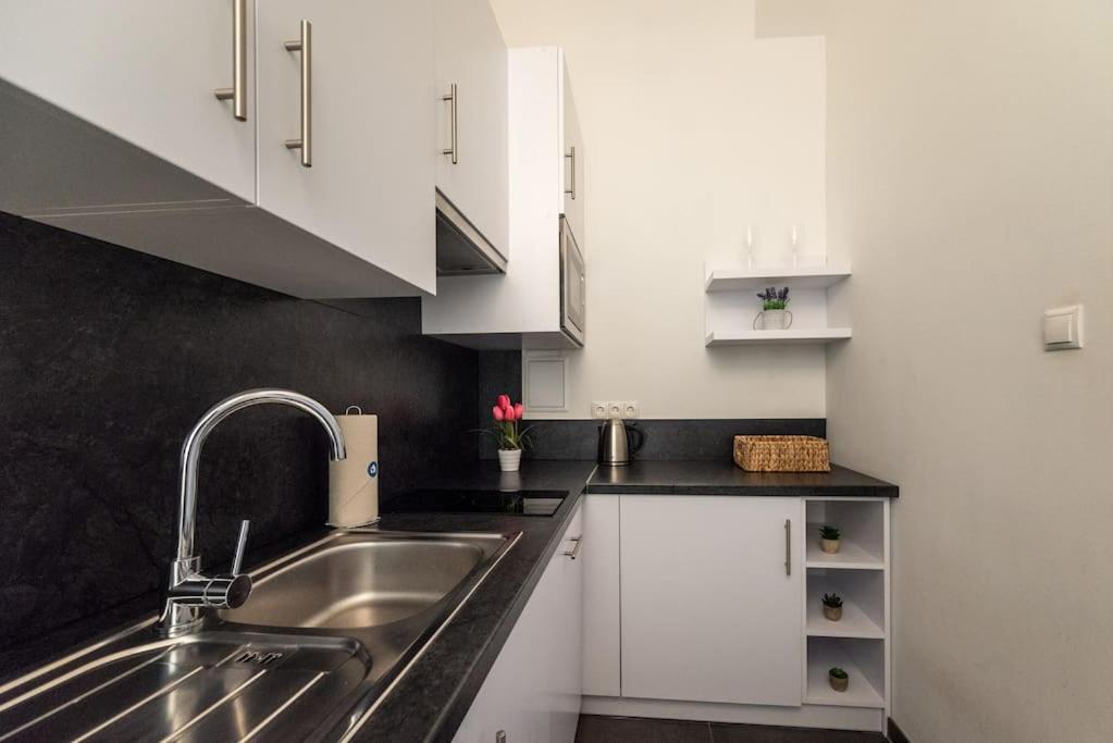 Pristine 1Br Steps From City By Hm Виена Екстериор снимка