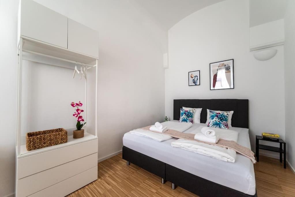 Pristine 1Br Steps From City By Hm Виена Екстериор снимка